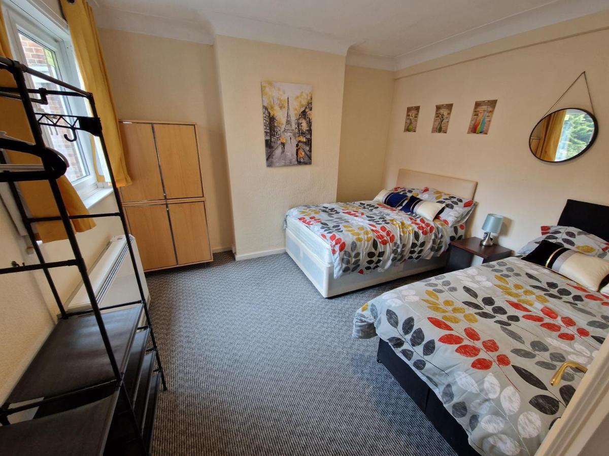 Finchley Holidays Whetstone Екстер'єр фото