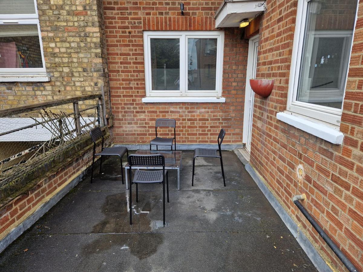 Finchley Holidays Whetstone Екстер'єр фото