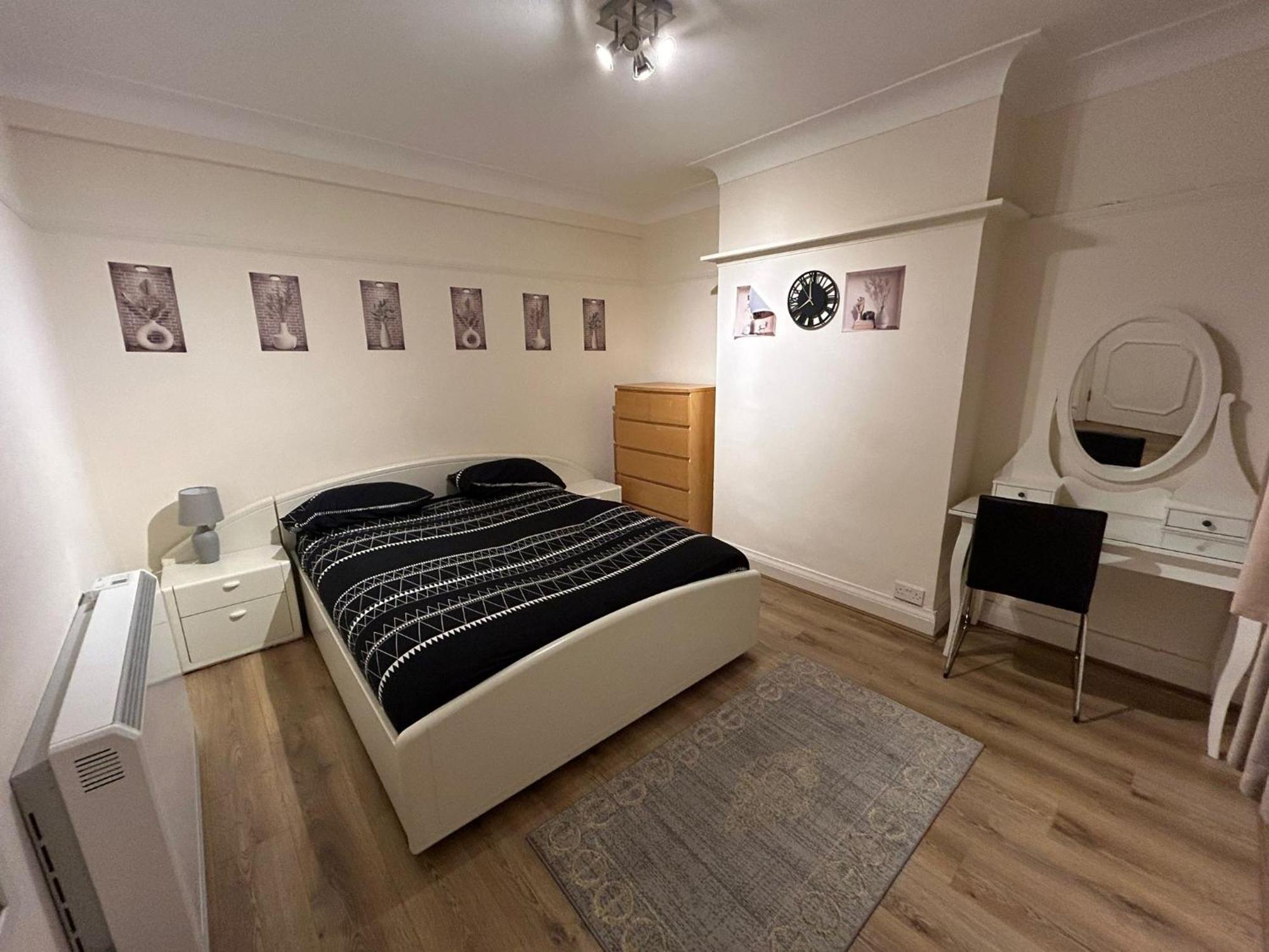 Finchley Holidays Whetstone Екстер'єр фото